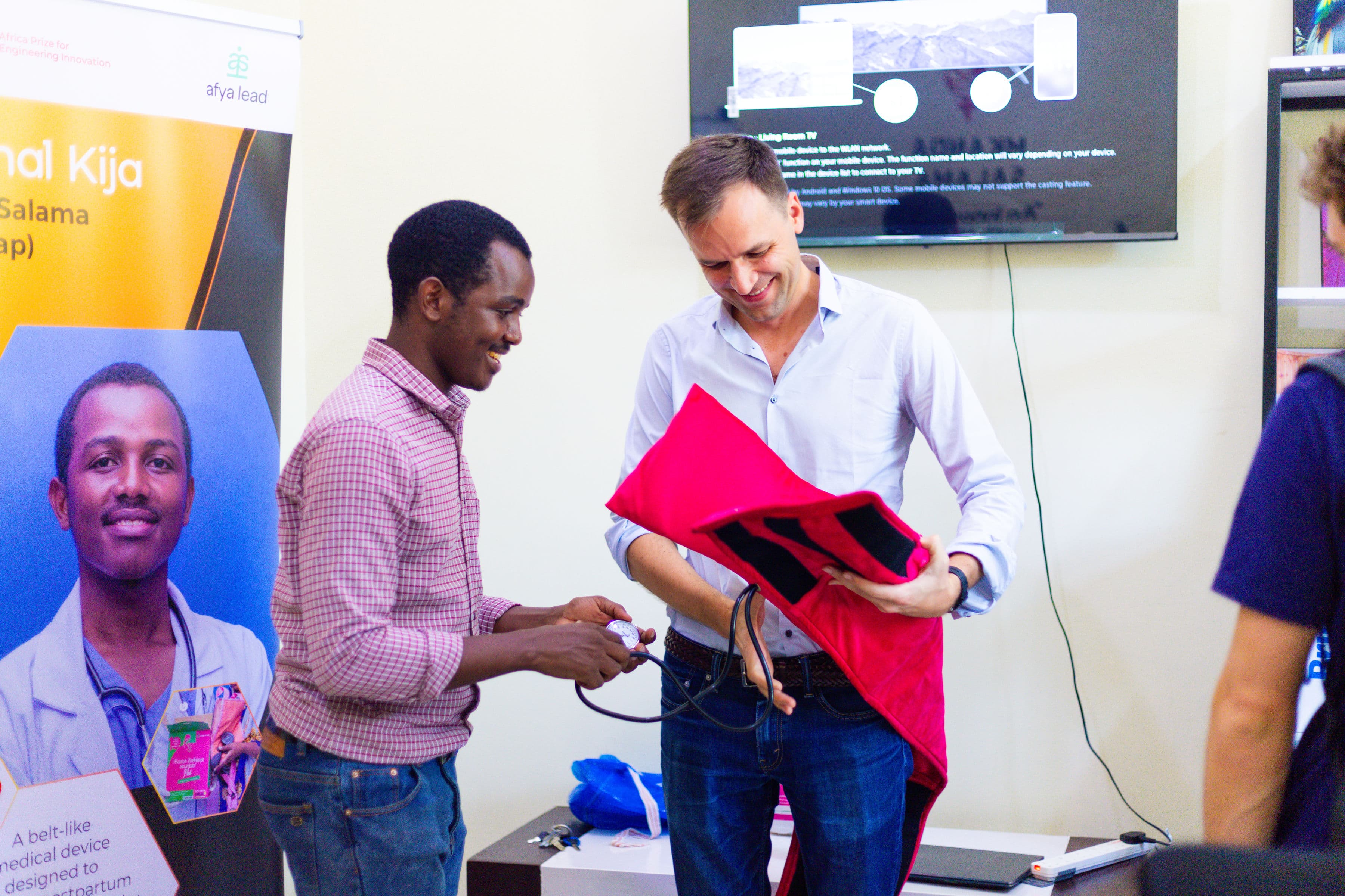 Mkanda Salama Device